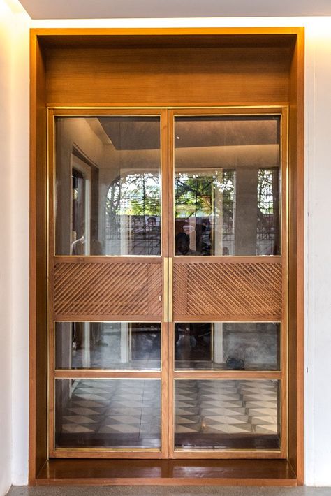 Wooden Glass Door, Wooden Partition, Glass Entrance Doors, Wood Glass Door, Glass Door Design, Modern Entrance Door, Doors Interior Modern, Entrance Door Design, Door Gate Design