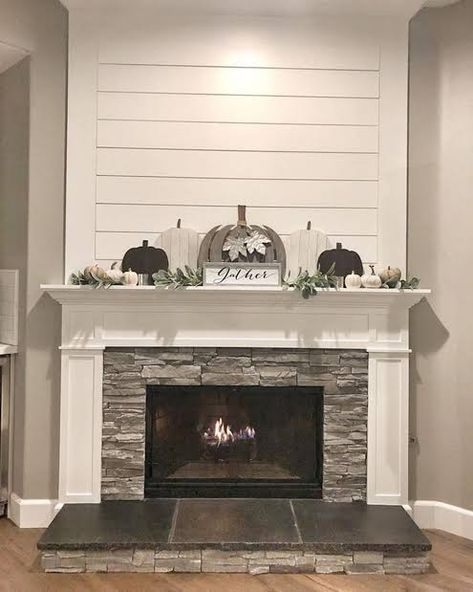 Whether your style modern, rustic, or vintage, these fireplace mantel ideas will light up any space. Fireplace With No Hearth, Master Fireplace, Farmhouse Fireplace Mantel, Farmhouse Fireplace Ideas, Farmhouse Fireplace Mantels, Design Camino, Fireplace Redo, Basement Fireplace, Brick Fireplace Makeover