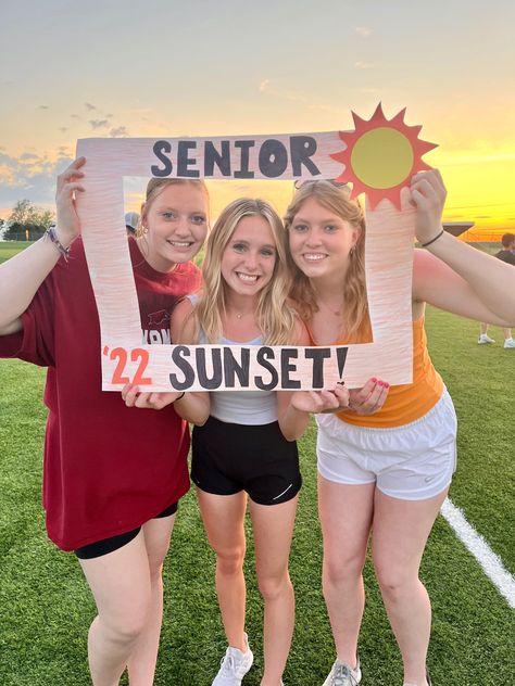 Senior Year Activities, Senior Events, Sunset Ideas, Senior Sunset, Grateful Everyday, Decision Day, Senior Week, Senior Year Things, Senior Year Fun