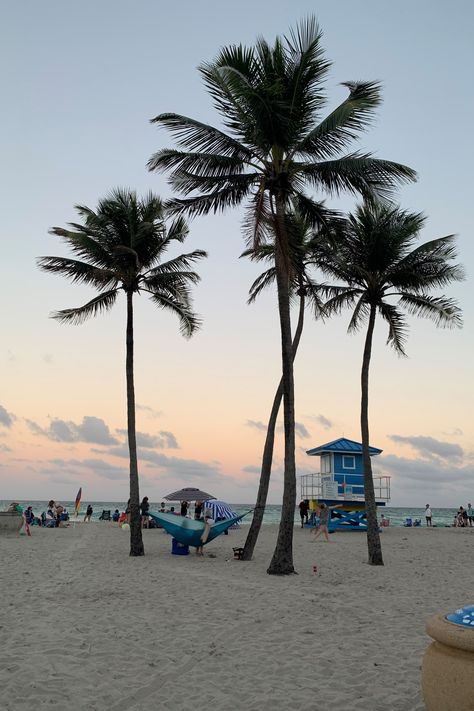 Hollywood Beach, Florida Phone Painting, Hollywood Beach Florida, Move To Florida, Cali Beach, Turquoise Aesthetic, Cali Vibes, Cute Places, Miami Life, Hollywood Beach