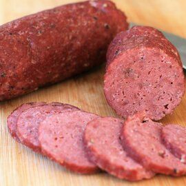 Luncheon Meat Recipe, Homemade Salami, Beef Salami, Homemade Summer Sausage, Deli Meat Recipes, Salami Recipe, Summer Sausage Recipes, Salami Recipes, Cured Meat Recipes