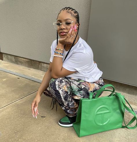 Green Telfar Bag Outfit, Green Telfar, Telfar Bag Outfit, Hairstyle Cornrows, Black Bag Outfit, Telfar Bags, Telfar Bag, Good Clothes, American Princess