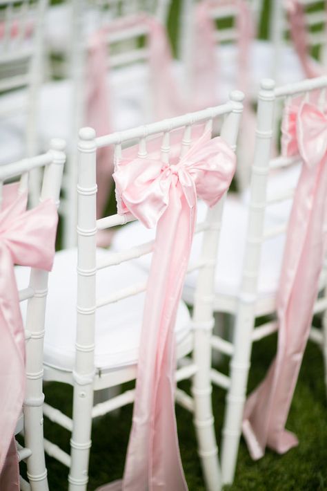 White Chiavari Chairs, Pink Graduation Party, Calistoga California, Lila Party, Wedding Ceremony Chairs, Blush Bridal Showers, Bridal Shower Balloons, Fest Temaer, Bow Baby Shower