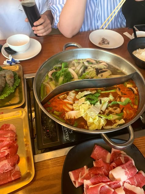 Korean Food Hot Pot, Hot Pot Chinese, Kbbq Korean Aesthetic, Korean Hot Pot Recipe, Hot Pot Aesthetic, Korean Hot Pot, Group Hangout, Chinese Hot Pot, River Aesthetic