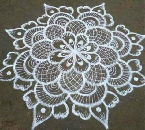 Easy Alpana Designs, Beautiful Rangoli Designs Indian, Rangoli Designs Videos, Pattern Design Drawing, Easy Rangoli Designs Videos, Very Easy Rangoli Designs, Rangoli Designs Photos, Flower Pattern Drawing, Alpona Design