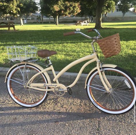 Beach Cruiser Bikes With Basket, Aesthetic Bikes With Basket, Cute Bicycle Aesthetic, Beach Cruiser Makeover Diy, Yellow Beach Cruiser, Pretty Bike Aesthetic, White Bike With Basket, Cute Bicycles For Women, Cute Bikes For Women