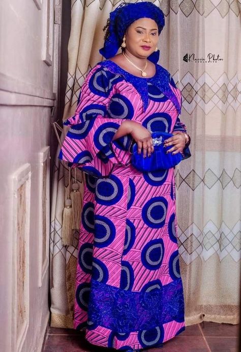 Agbada Styles For Women, Wax Print Dress, Model Wax, African Gowns, Ankara Long Gown Styles, Long African Dresses, African Wear Dresses, African Lace Dresses, Beautiful Mosques