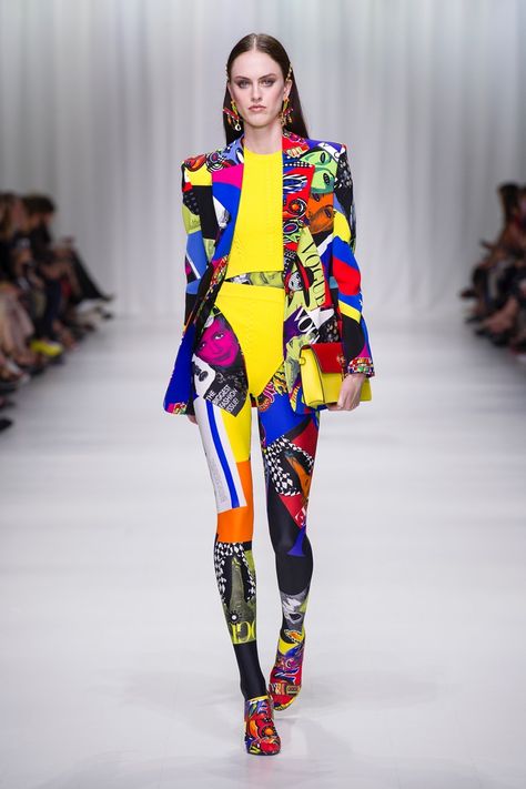 Haute Couture Style, Pop Art Fashion, Colorful Clothing, Versace Spring, Italian Fashion Brands, Versace Fashion, Streetwear Mode, Couture Mode, Mode Inspo