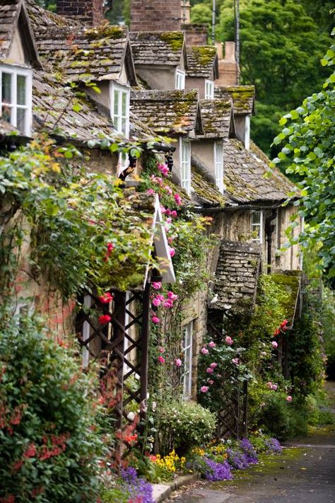 The Cotswolds Cotswolds England, Magic Places, English Village, England And Scotland, The Cotswolds, Beautiful Villages, English Cottage, English Countryside, England Travel