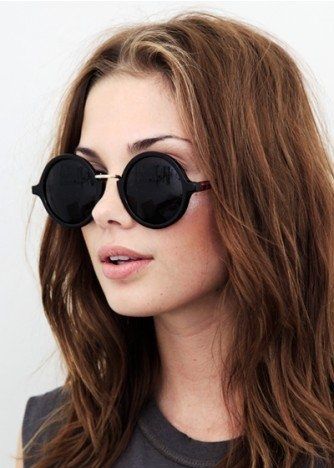 15 Different Styles of Round Sunglasses for Men and Women Vintage Sunnies, Shades Glasses, Brand Sunglasses, Oakley Glasses, Cheap Sunglasses, Girl With Sunglasses, Vintage Eyewear, Cool Sunglasses, Women Sunglasses