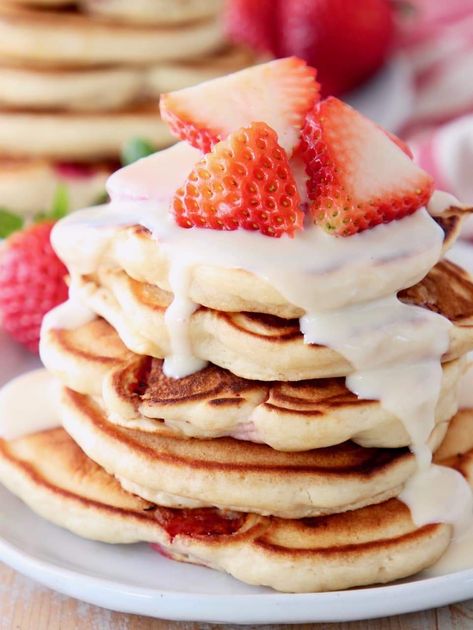 Pancake Cream Cheese Topping, Pancakes With Cream Cheese Filling, Cream Cheese Pancake Topping, Cream Cheese Filling For Pancakes, Cream Cheese Sauce For French Toast, Cream Cheese Syrup Recipe, Strawberry Cream Cheese Pancakes, Cream Cheese Syrup For Pancakes, Cream For Pancakes