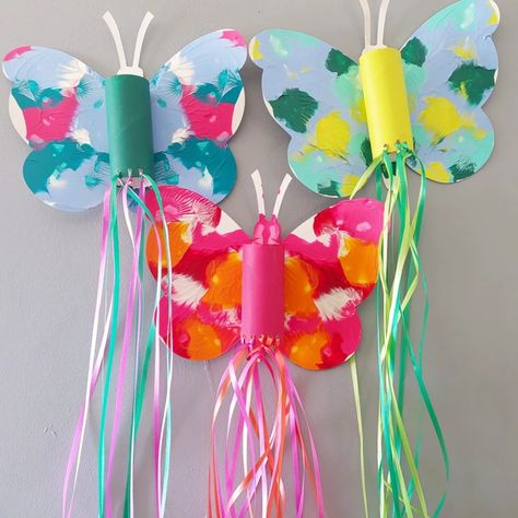 Spring butterfly – Ema Lou kids art craft Earth Day Crafts For Kids, Spring Crafts Preschool, Spring Arts And Crafts, Origami Paper Flowers, Insect Crafts, Butterfly Craft, Spring Butterfly, Earth Day Crafts, Diy Paper Flowers