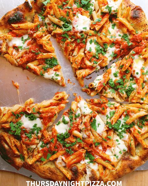 Penne Pizza �• pizza with pasta on top • pasta pizza recipe • comfort food Chile Oil, Pizza Oven Recipes, Pasta Marinara, Easy Marinara Sauce, Pasta Pizza, Pizza Recipes Homemade, Pizza Recipes Dough, Cheese Pasta, Oven Recipes