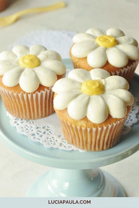 Daisy Cupcakes, Spring Cupcakes, Vanilla Cupcake Recipe, Cupcake Cake Designs, Cute Baking, Easy Cupcakes, Cupcake Designs, Easter Cupcakes, Cute Birthday Cakes