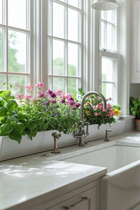 Kitchen Indoor Garden, Kitchen Sink Window Plants, Indoor Plant Set Up Ideas, Plants On A Windowsill, Window Sill Herbs, Kitchen Window Sink Ideas, Windowsill Garden Aesthetic, Kitchen Window Styling, Plants In Kitchen Window