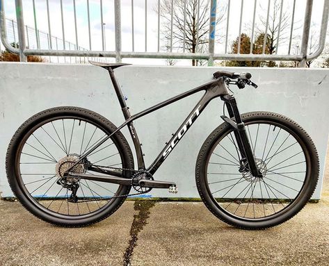 Axel Schnebelt no Instagram: “Ready to Race 2020 Scott Scale RC Worldcup Custom 6816g #scale #scottscale #scottsports #scott #hoppcarbonparts #trickstuffpiccola…” Scott Mtb, Scott Scale, Xc Mountain Bike, Scott Bikes, Cross Country Bike, Ready To Race, Cycling City, Downhill Mountain Biking, Mtb Bike Mountain