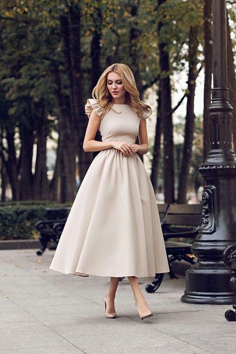 Dress Frocks For Women, Elegant Dresses Classy Modest, Yulia Prokhorova, Simple Frocks, Elegant Dresses Classy, Trendy Dress Outfits, Classy Dress Outfits, Gala Dresses, Fashion Attire