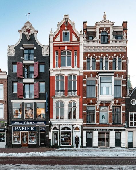 Old American Architecture, Cute Buildings Photography, Amsterdam Street Photography, Eastern European Architecture, Building References Architecture, Cool Buildings Architecture, Buildings Amsterdam, Amsterdam Townhouse, Holland Architecture