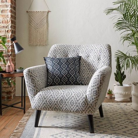 Accent chair with diamond pattern print cover Armchairs Living Room Modern, Armchair Bedroom, Comfy Living Room, Armchair Furniture, Bedroom Vintage, Arm Chairs Living Room, Boho Living Room, A Living Room, Small Living Rooms