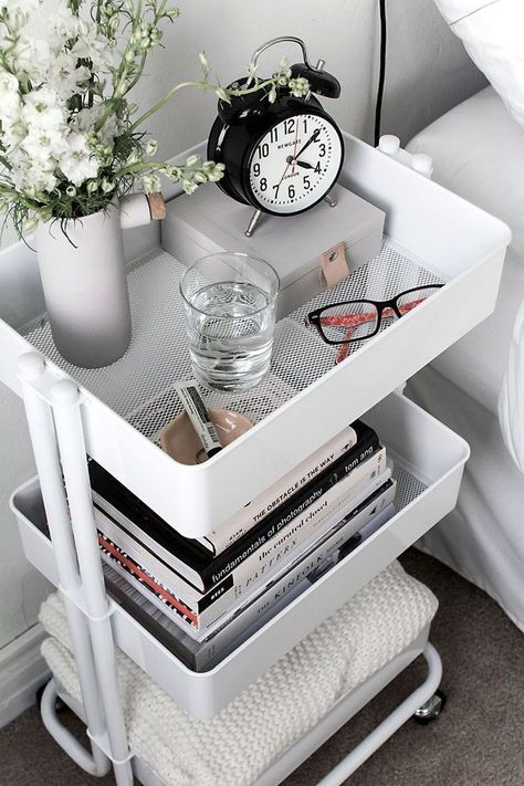 Small Bedroom Storage, Diy Bench, Tiny Bedroom, Stylish Bedroom, Discount Furniture, Room Inspiration Bedroom, Room Ideas Bedroom, Organization Bedroom, Bedroom Storage