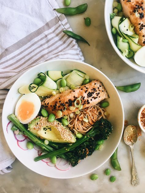 Salmon Soba Salad with Miso, Ginger and Sesame Dressing | The Healthy Hunter Salmon Noodles, Soba Salad, Miso Broth, Miso Salmon, Sesame Dressing, Salmon Bowl, Soba Noodles, Salmon Salad, Fitness Recipes