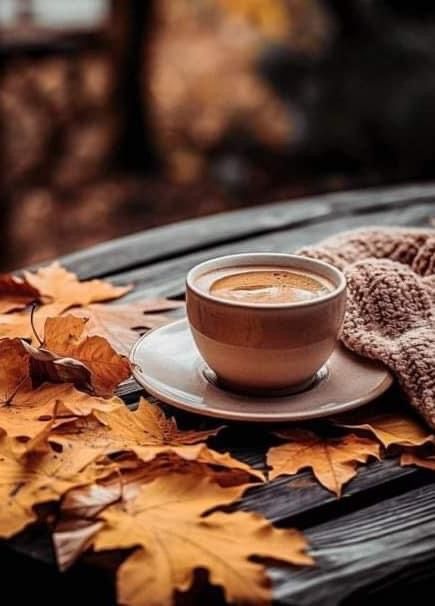 Books Flatlay, Aesthetic Cups, Kosmetyki Mary Kay, Flowers Autumn, Coffee Candle, Coffee Photos, Coffee Photography, Candle Inspiration, Good Morning Coffee