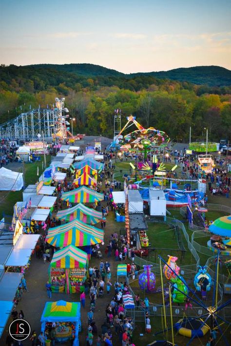 2013 Durham Fair Midway with lots of rides and carnival games. Carnival Attractions, Country Carnival, Carnival Event, Fair Festival, Fair Pictures, Larger Piece Jigsaw Puzzles, Fair Theme, School Fair, Fair Rides