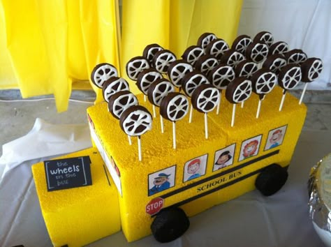 Wheel On The Bus, Wheels On The Bus Party, Chocolate Covered Oreo Pops, School Bus Birthday, Bus Birthday Party, School Bus Party, Birthday Cocomelon, Bus Cake, Energy Bus