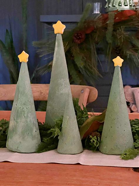 How to Make a Concrete Christmas Tree Concrete Christmas Ornaments, Concrete Christmas Decor, Cement Ornaments, Dyed Concrete, Concrete Christmas, Unique Dining Table, Concrete Dye, How To Make Green, Christmas Gift Hampers