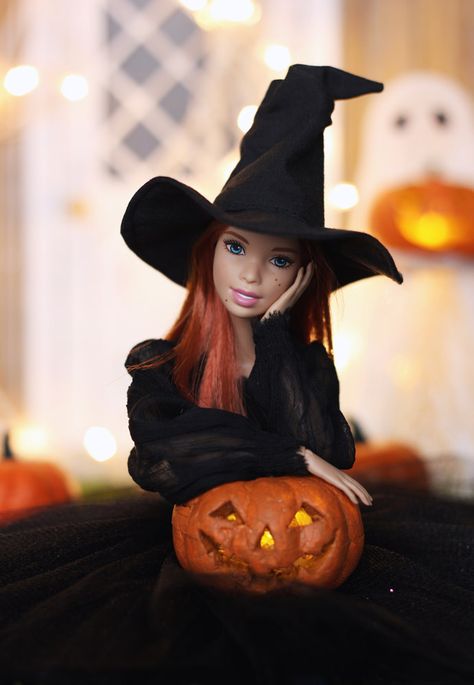 Barbie Halloween Doll, Halloween Barbie Dolls Diy, Halloween Barbie Dolls, Autumn Barbie, Barbie Tumblr, Halloween Barbie, Barbies Pics, Barbie Halloween, Barbie Doll Set