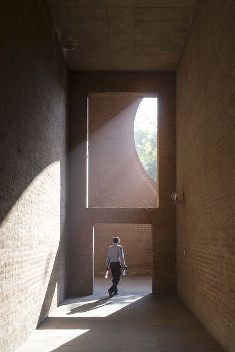 Louis Kahn . Indian Institute of Management . Ahmedabad  (39) Louis Khan, Indian Institutes Of Management, Louis Kahn, Cultural Architecture, Light Shadow, Space Architecture, Classical Architecture, Design Exterior, Architecture Exterior