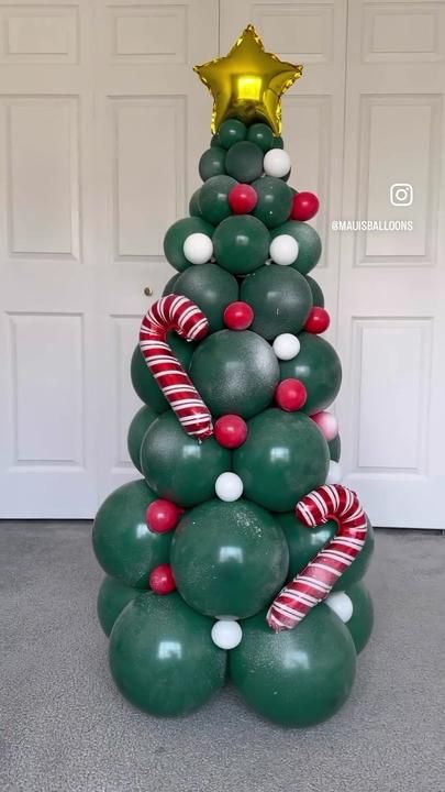 Evelinakozyra on TikTok Balloon Decorations Diy Tutorials, Tree Balloon, Christmas Tree Shopping, Christmas Party Backdrop, Party Balloons Diy, Balloon Christmas, Christmas Balloon Decorations, Deco Ballon, Holiday Balloons