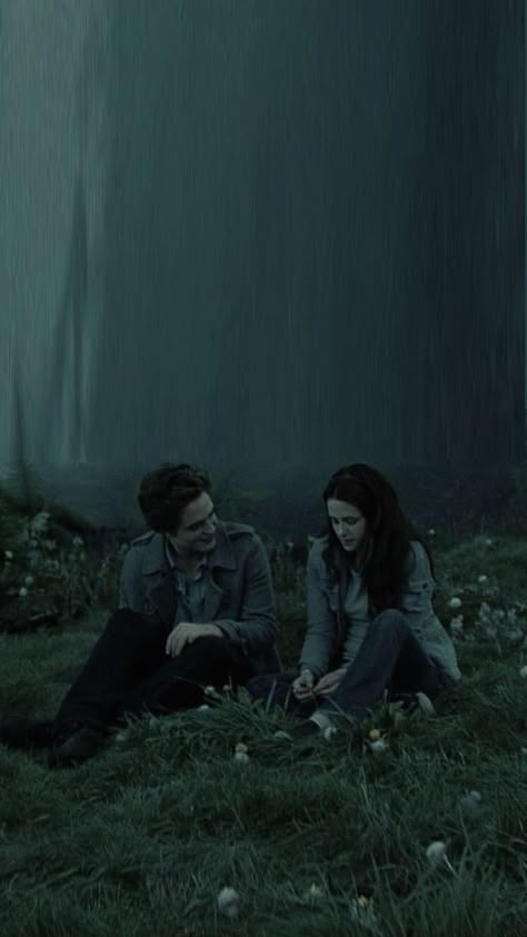 Twilight Romance, Twilight Images, Vampire Twilight, Twilight Core, Twilight Vibes, Twilight Saga Series, Twilight Aesthetic, Twilight Photos, Twilight Edward