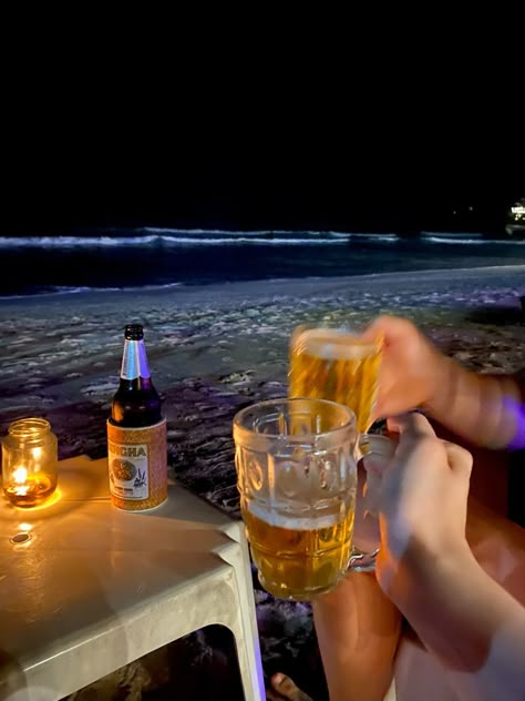 Beer On The Beach Aesthetic, Beer Date, Drinks Friends, Friends Drinking Beer, Drinking With Boyfriend, Beer At The Beach, Beer Night, Summer Beer Aesthetic, Alcholic Drink Aesthetic Friends