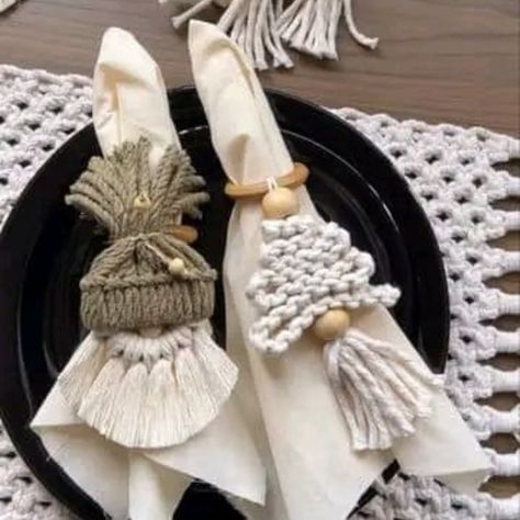 Macrame Napkin Holders, Macrame Napkin Rings, Diy Napkin Holder, Macrame Headband, Decorative Knots, Felt Coasters, Christmas Napkins, Party Table Decorations, Diy Rings