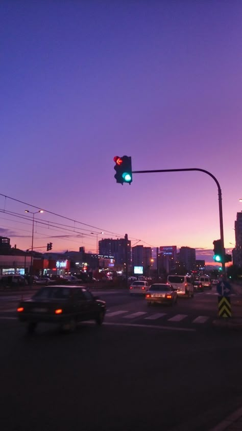 Purple City Wallpaper Iphone, Blue Hour Aesthetic City, Citylights Night Wallpaper, Purple Sunset Aesthetic Wallpaper, Purple Sky Wallpaper Iphone, Purple City Aesthetic Wallpaper, City Wallpaper Purple, Sunrise City Aesthetic, Blue And Purple Aesthetic Wallpaper