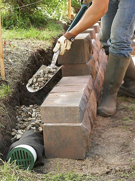 retaining wall Small Retaining Wall, Diy Retaining Wall, Backyard Retaining Walls, Backyard Drainage, Retaining Wall Ideas, Sloped Backyard Landscaping, Building A Retaining Wall, Garden Retaining Wall, Stone Retaining Wall