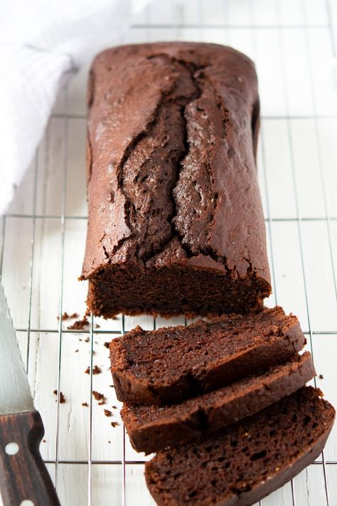 An easy, one bowl recipe for a chocolate loaf cake. The cake uses yogurt to reduce calories and keep the cake super moist. It's a simple cake that will satisfy your chocolate cravings. Chocolate Yogurt Bread, Healthy Chocolate Loaf, Chocolate Cake Loaf, White Chocolate Yogurt, Yogurt Loaf Cake, Chocolate Yogurt Cake, Cake With Yogurt, Chocolate Loaf Cake, Chocolate Yogurt