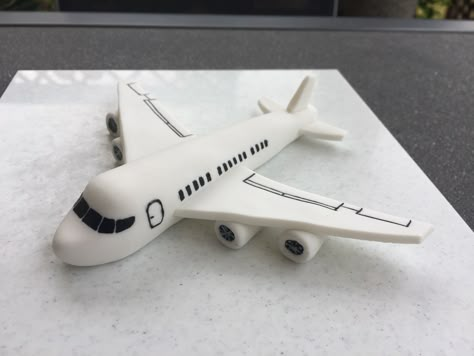 Clay Airplane, Ceramic Airplane, Plane Cake, Airplane Birthday Cakes, Airplane Ideas, Drawing The Human Head, Polymer Clay Craft, Cake Topper Tutorial, Birthday Gifts For Boyfriend Diy