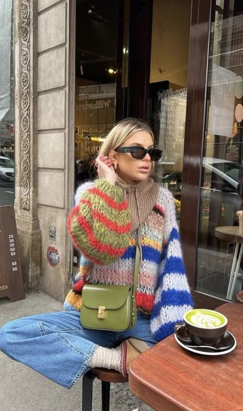 Colourful Copenhagen Style, Colourful Fall Outfit, Colourful Cardigan, Winter Outfits Korean, Looks Adidas, 00s Mode, Boho Winter Outfits, Winter Mode Outfits, Hipster Looks