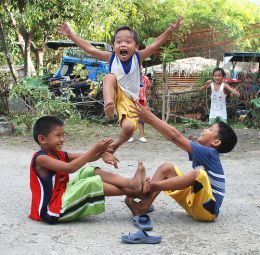 The "luksong tinik" a traditional street jumping game. I used to play this game. Masskara Festival, Philippines Culture, Filipino Culture, Childhood Games, Children Playing, Childrens Games, Traditional Games, People Of The World, My Heritage