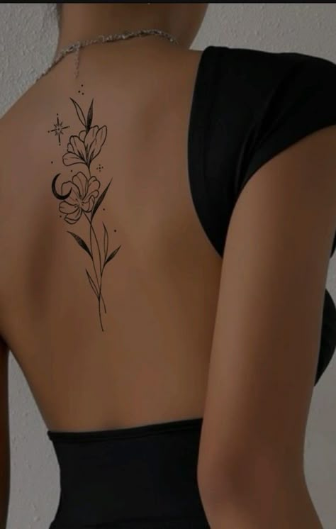 Back Waist Tattoo For Women, Tattoo Ideas Female Waist, Upper Spine Tattoos For Women, Flower Spine Tattoos For Women, Upper Back Tattoo Women, Tattoo Ideas Hip, Upper Back Tattoo, Waist Tattoo, Tattoo Espalda