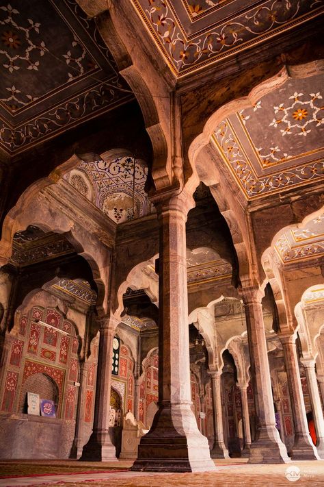 Badshahi Mosque, Chiniot | by Xubayr-Mayo Badshahi Mosque, Arab Aesthetic, Moorish Architecture, Beautiful Pakistan, Pakistan Travel, Mughal Architecture, Magic Places, Mughal Empire, Mosque Architecture