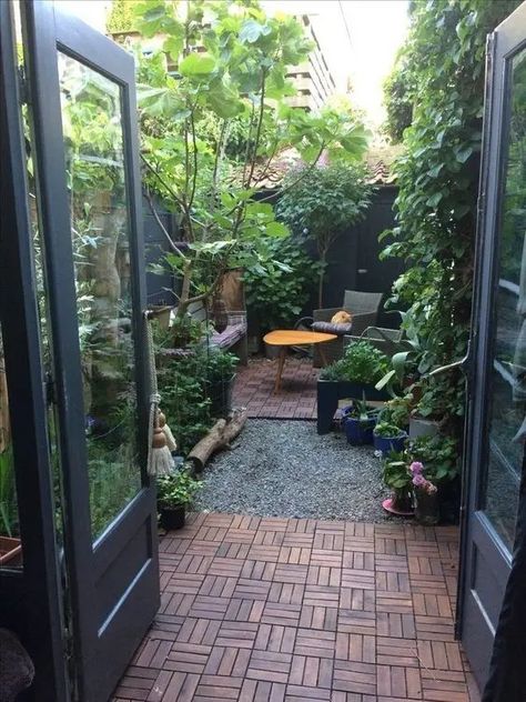 Patio With Potted Plants, Small Backyard Garden Design, Small Patio Design, Small Courtyard Gardens, Terrace Garden Design, Courtyard Gardens Design, Small Patio Garden, Small Backyard Gardens, Garden Types