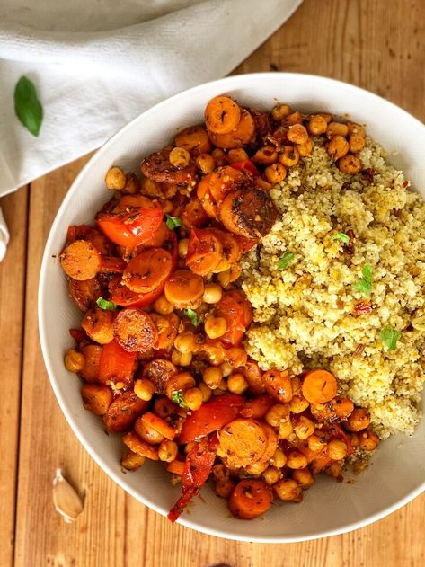 Easy Spicy Moroccan Crispy Chickpea Couscous - Munchyesta Chickpeas And Couscous, Moroccan Couscous Recipes, Vegan Couscous Recipes, Couscous Chickpea, Tomato Couscous, Chickpea Couscous, Crispy Chickpea, Moroccan Chickpea, Moroccan Couscous