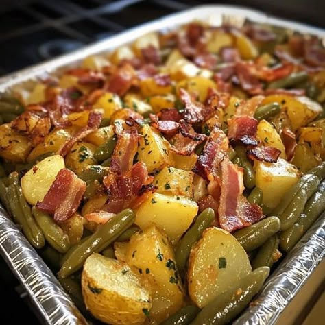 The Pioneer Woman-Ree Drummond | Country Ranch Green Beans 'n Potatoes with Bacon 🥔🥓🍽️ | Facebook Ranch Green Beans, Potatoes With Bacon, Homemade Potato Soup, Bacon Dishes, Beans And Potatoes, Beans Potatoes, Country Ranch, Green Beans And Potatoes, Easy Slow Cooker Recipes