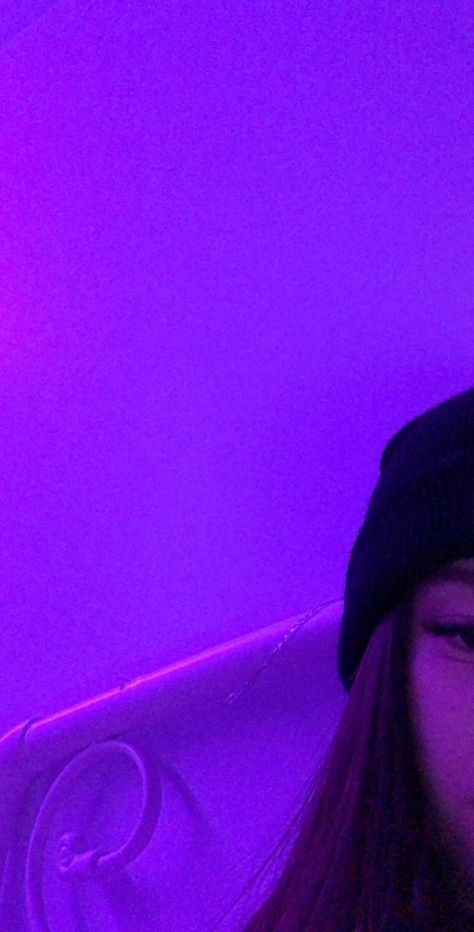 Purple Led Light, Led Light Bedroom, Bedroom Girl, Light Bedroom, Fake Acc, Selfie Ideas Instagram, Purple Aesthetic, Selfie Ideas, Bad Girl