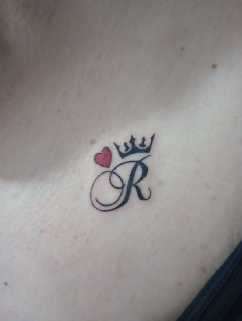 Boyfriend Name Tattoos For Women Chest, Husband Name Tattoos For Women Chest, Name With Crown Tattoo, Husband Name Tattoos, Boyfriend Name Tattoos, Feathers Tattoo, Letter R Tattoo, Crown Tattoos For Women, Memorial Tattoo Ideas