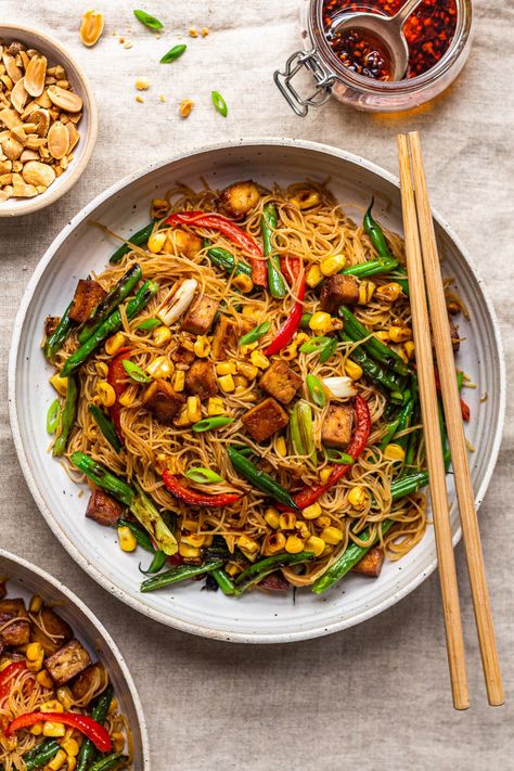 vermicelli noodles bowl Lazy Cat Kitchen, Veggie Recipe, Cat Kitchen, Vegan Rice, Easy Stir Fry, Vermicelli Noodles, Rice Vermicelli, Stir Fry Sauce, Asian Noodles