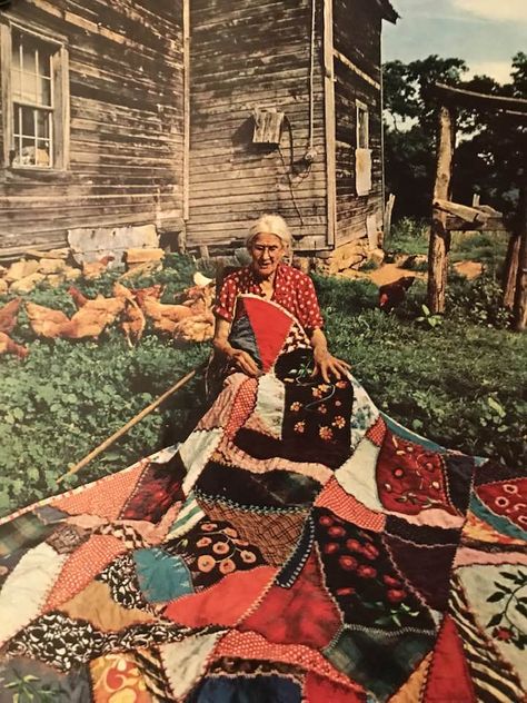 Appalachian Americans | Oda Belle Blankenship showing her beautiful quilt for the 1972 National Geographic magazine featuring the people of Appalachia. Americana Aesthetic, Western Nc, Folk Magic, National Geographic Magazine, Cute Quilts, Magic Aesthetic, Southern Gothic, Appalachian Mountains, Gothic Aesthetic